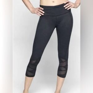 Athleta Mantra capri leggings in black